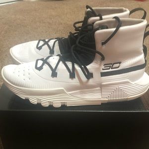 Men’s basketball shoes